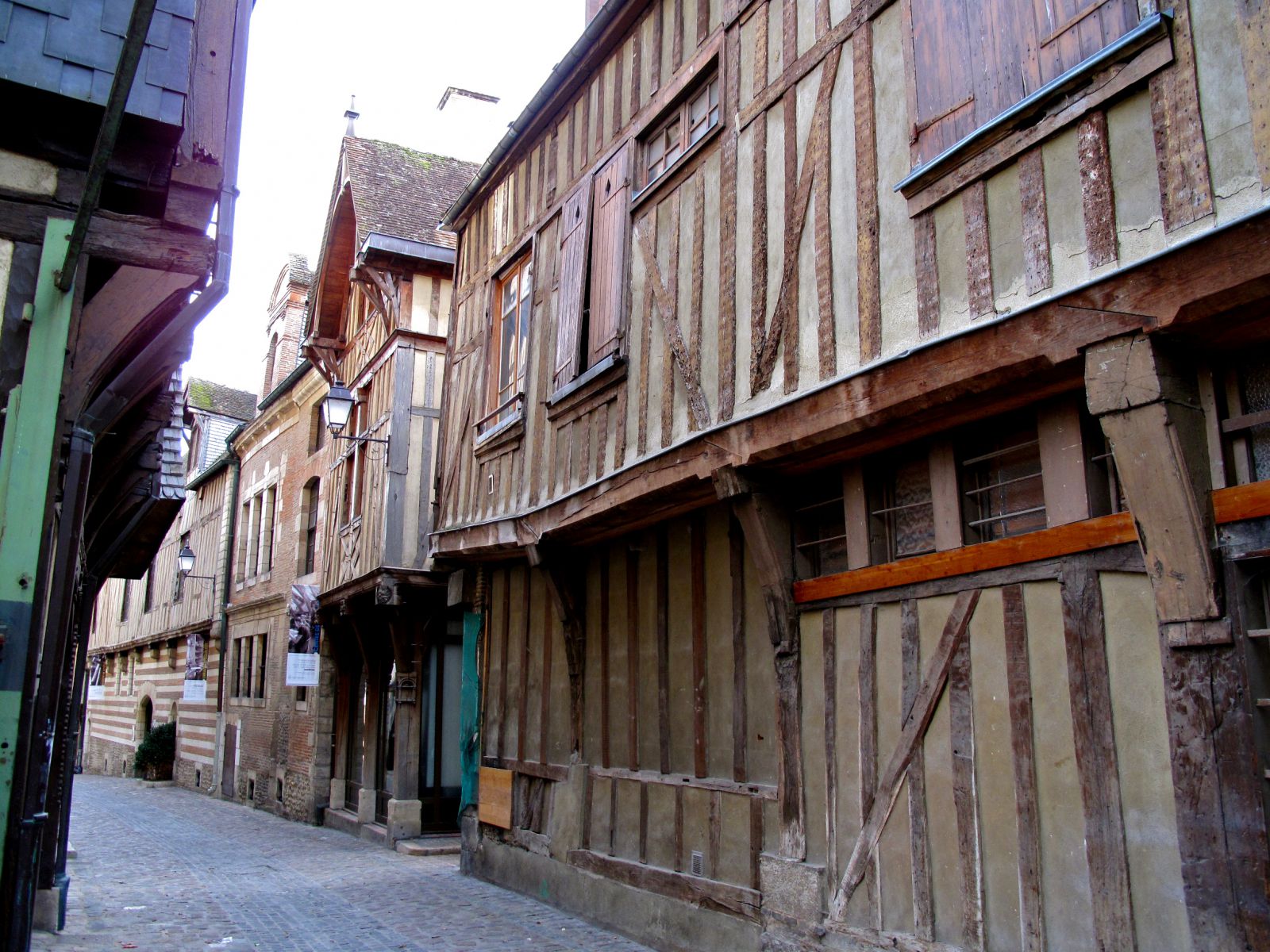 Photo par Jean-Pierre Demessemacker de la rue Larivey en 2011